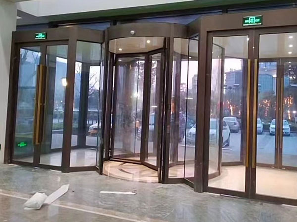 围柱旋转门